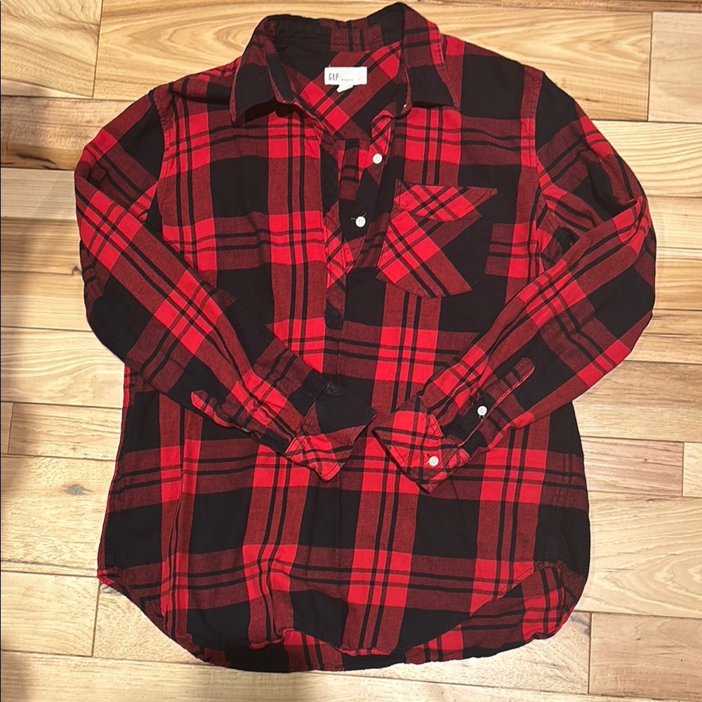 Gap women’s Red Plaid Shirt